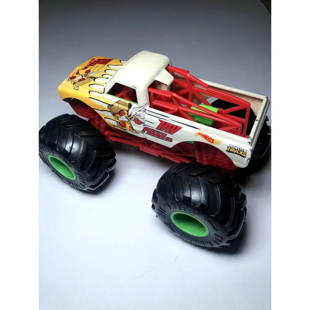 Hot Wheels Monster Trucks HW Pizza CO. 1:24 Scale